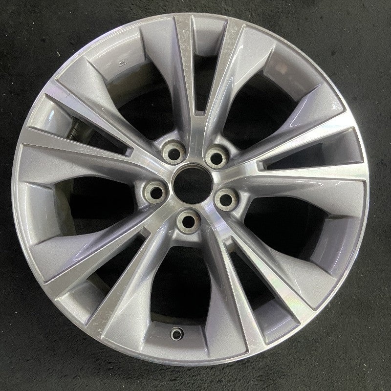 18″ HIGHLANDER 16-19 18×7.5 alloy 10 raised spoke 5 V spoke gray inlay Original OEM Wheel Rim