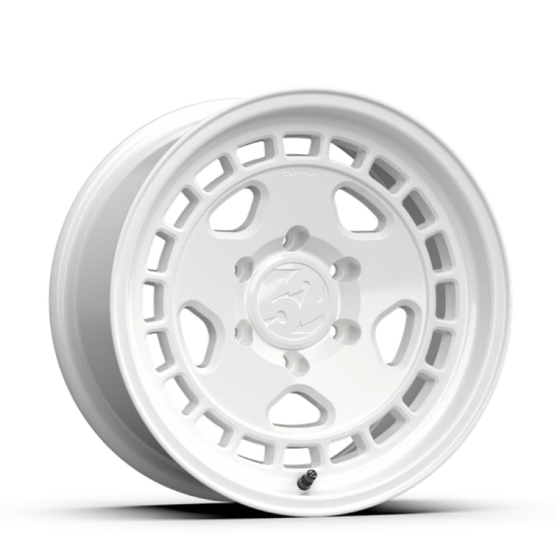 fifteen52 Turbomac HD Classic 17″ 6×135 Classic White